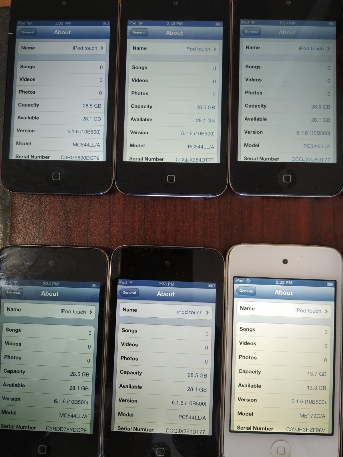Lot of 10 Apple iPod Touch 4th Generation 32GB (7pc) / 16GB (3pc)