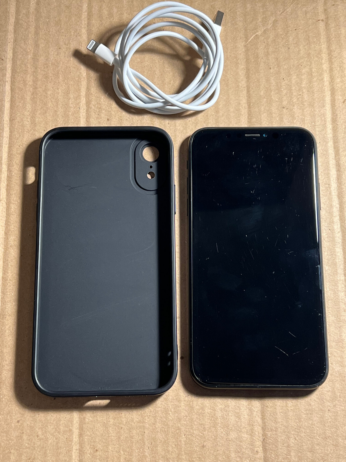 Apple iPhone XR – 64GB – Black (unlocked) A1984 (CDMA + GSM) Read