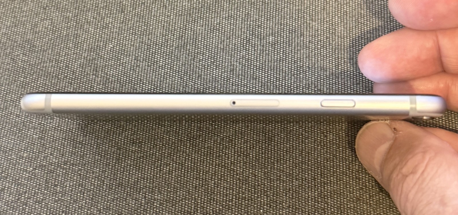 Apple iPhone 6S – 16GB – A1633 – AT&T Locked Smartphone – Silver