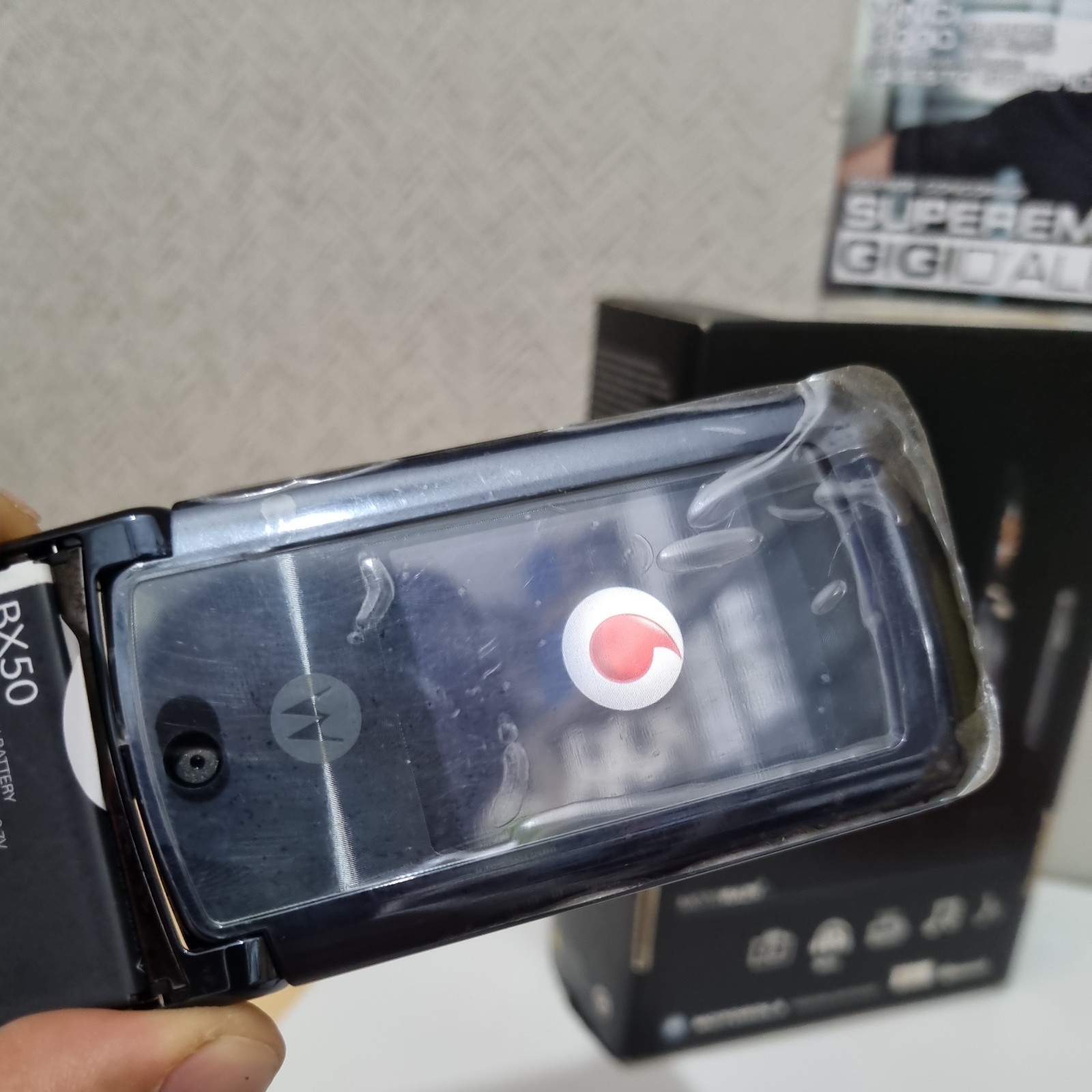 Motorola RAZR2 V8 unlocked brand new old stock