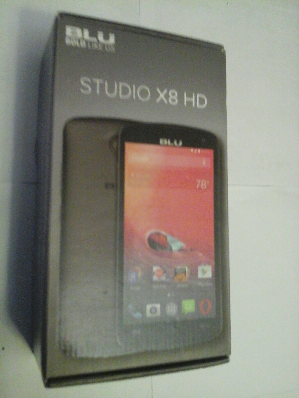 BLU Studio X8 HD, white 5.0 HD DISPLAY,5mp selfle camera, v4.4 Kitkat,pro owned.