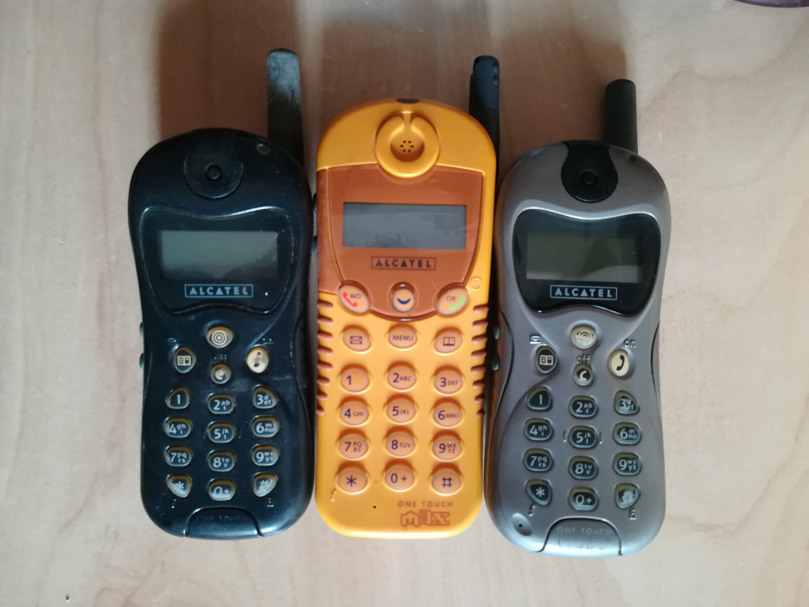 Alcatel E259X mobile for sale Good, uses a telecom hu sim card. Without access
