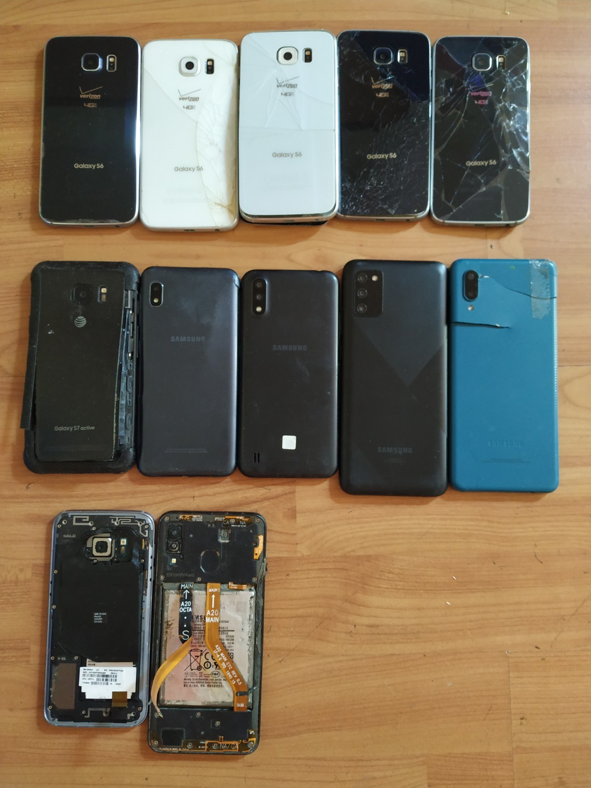 Lot of 12 Mixed model Samsung Galaxy S7 active /S6 and other For parts