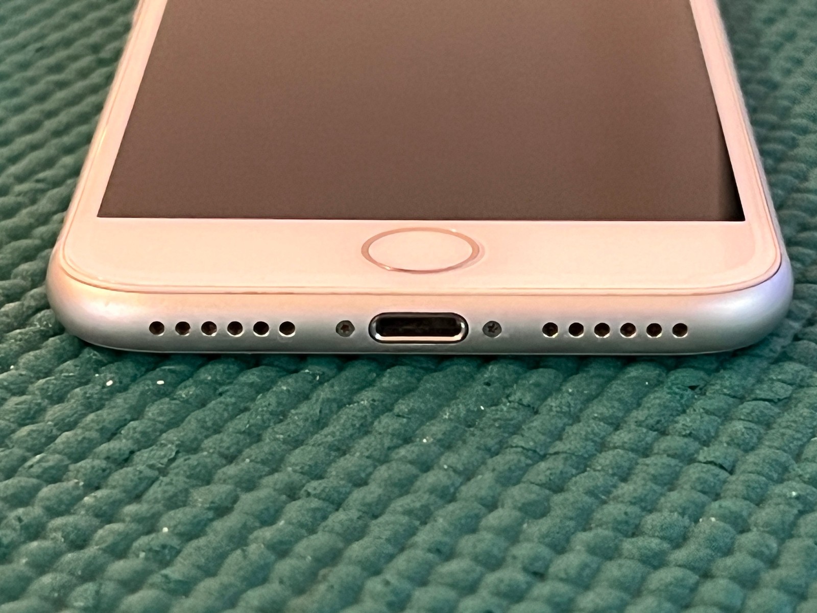 Apple iPhone 8 – 256GB – Silver (Unlocked) A1905 (GSM)