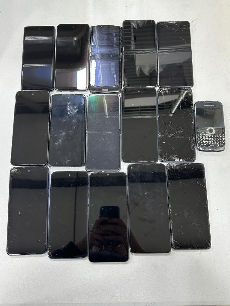 Motorola Edge+ (2022), Edge 2024, Moto G Pure, Razr 2023 Smartphone – lot of 16