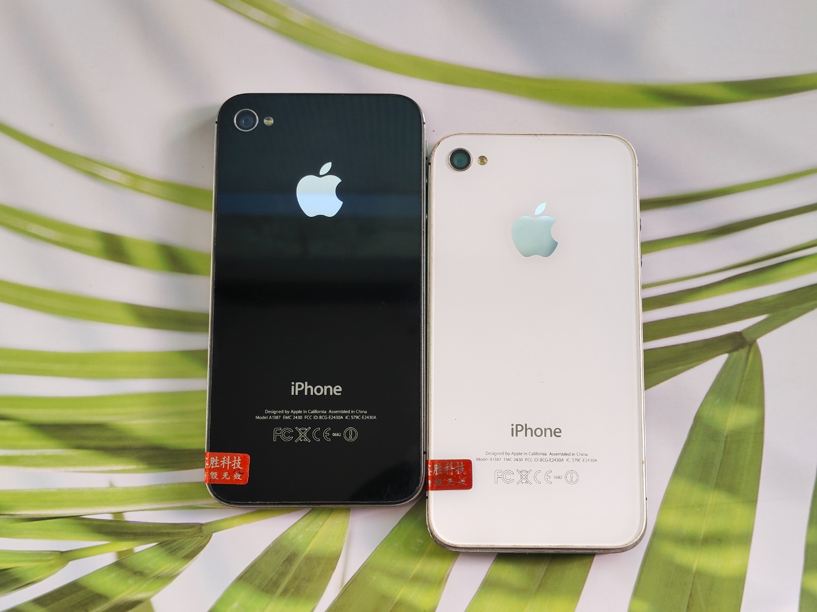 90%N ew Original Apple iPhone 4/4s 8-16-32-64GB Black/White Factory UNLOCKED