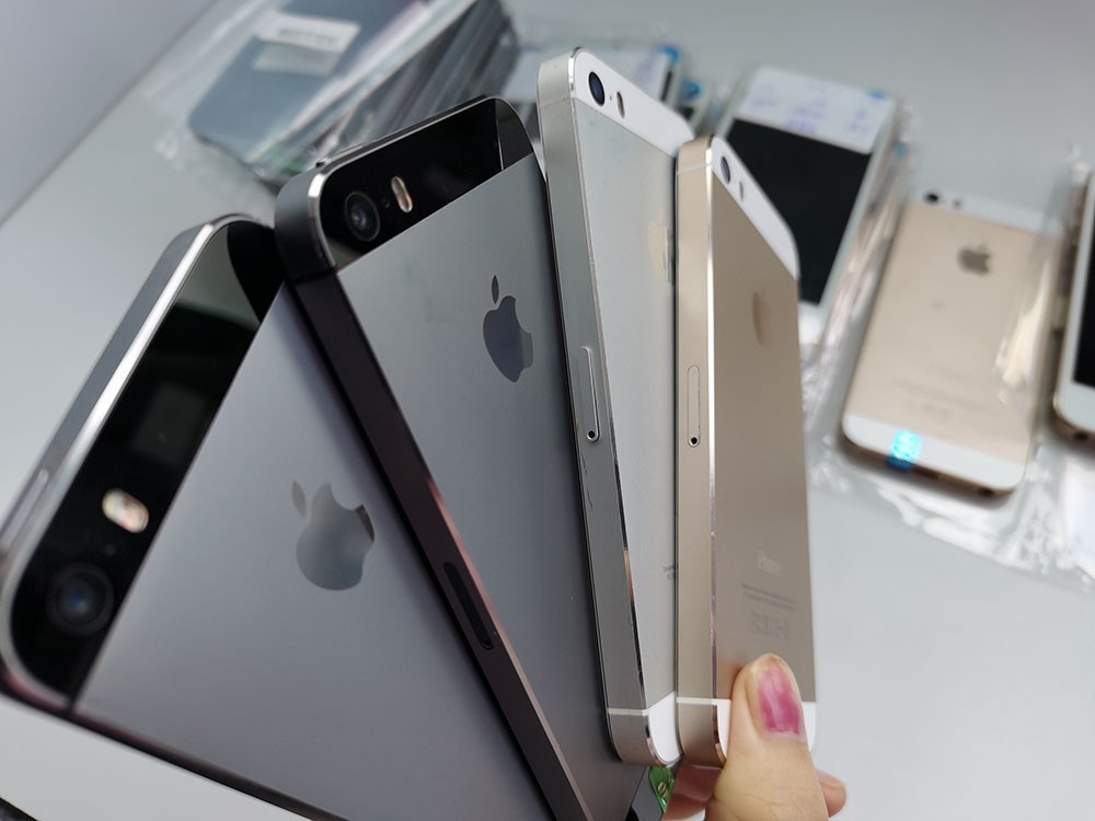 Apple iPhone 5s (Unlocked) 16GB/32GB/64GB Random color