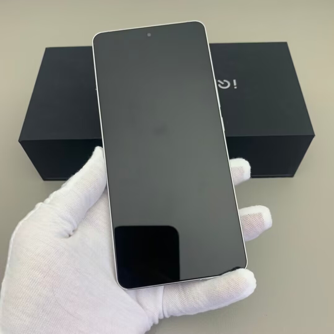 vivo iQOO 12 5G 6.78″ 64MP 256GB 512GB 1TB Snapdragon Android 14 5000mAh