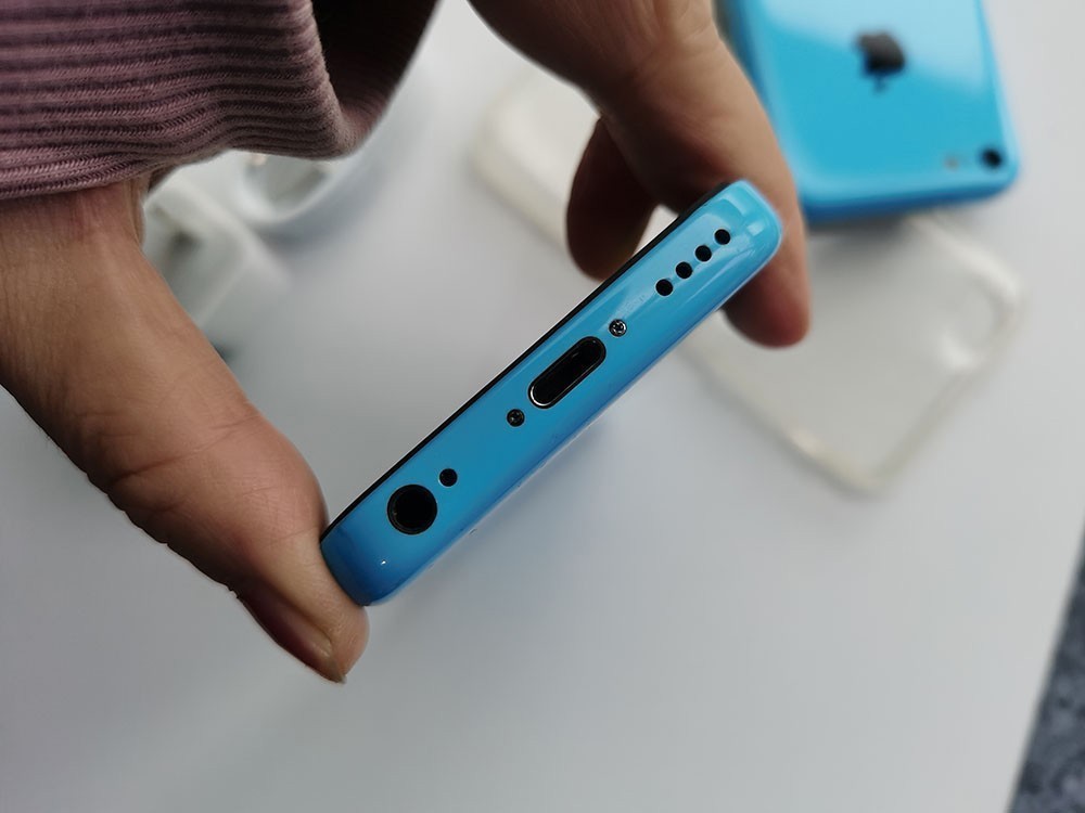 Original Apple iPhone 5c (Unlocked) NEW BATTERY – 8 GB / 16 GB / 32GB – Blue