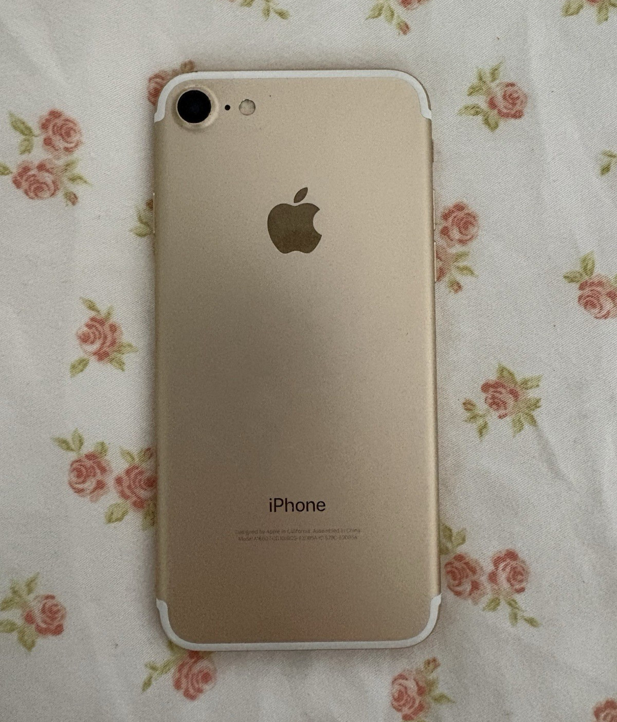 Apple iPhone 7 32GB Gold 4.7in Verizon GSM iOS Smartphone Wi-Fi Bluetooth