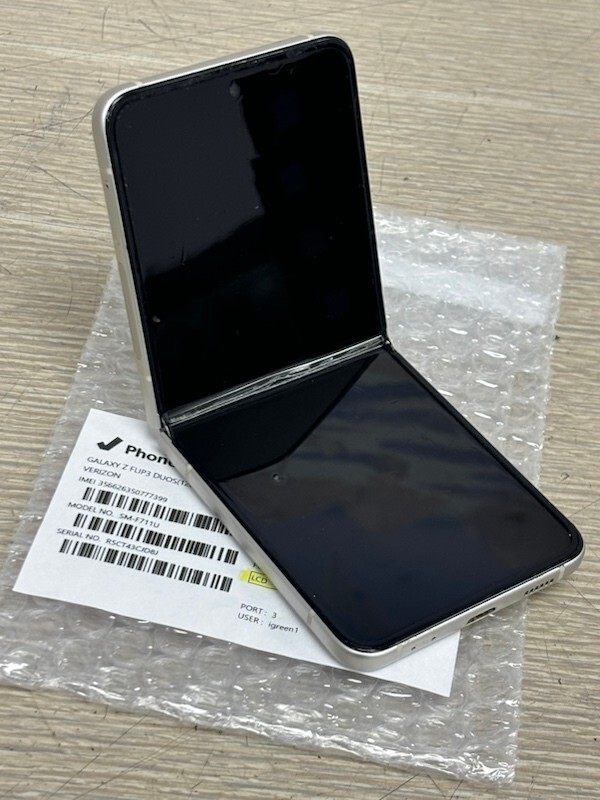 Samsung Galaxy Z Flip3 5G SM-F711U 128GB Cream (Verizon) Unlocked -Screen issues