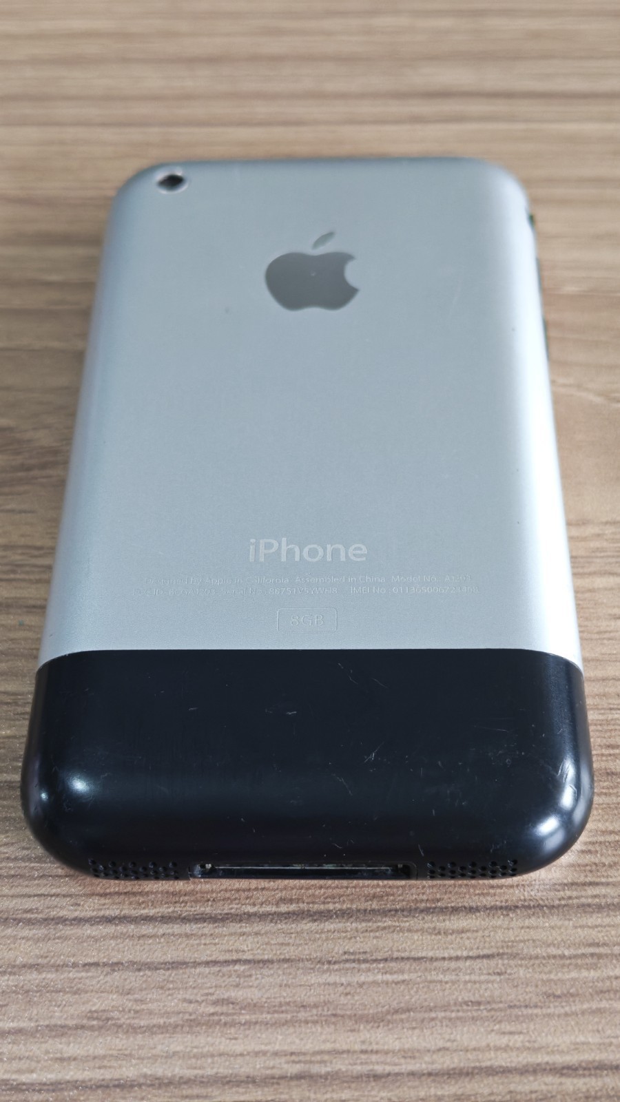 Apple iPhone 1st Generation iPhone 2G GSM 4/8/16GB iOS 1/iOS 3 Black Unlocked
