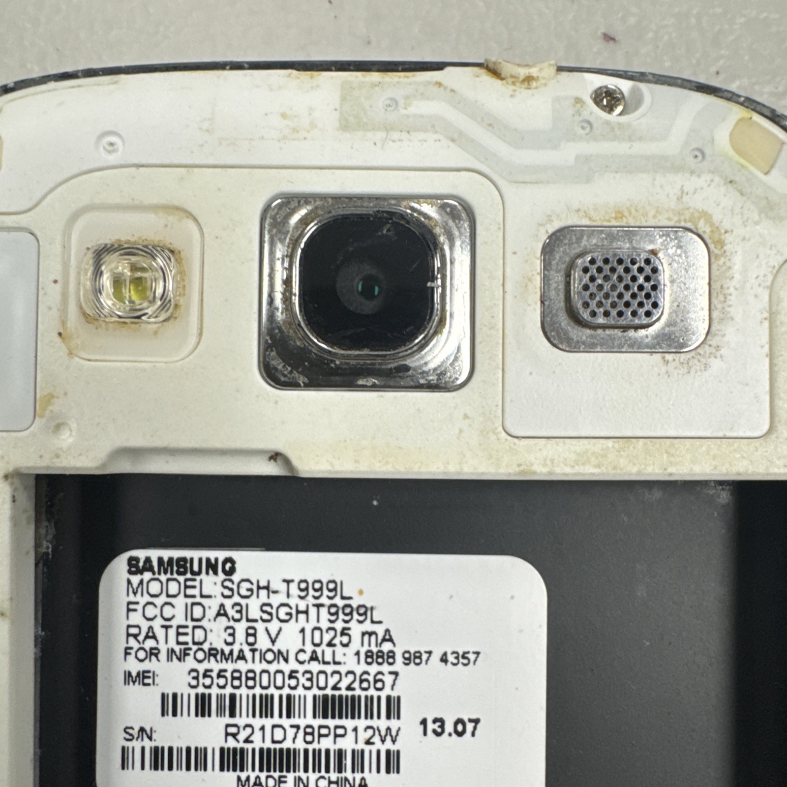 Samsung Galaxy S3 White LCD Broken Phone Not Turning on Phone for Parts Only