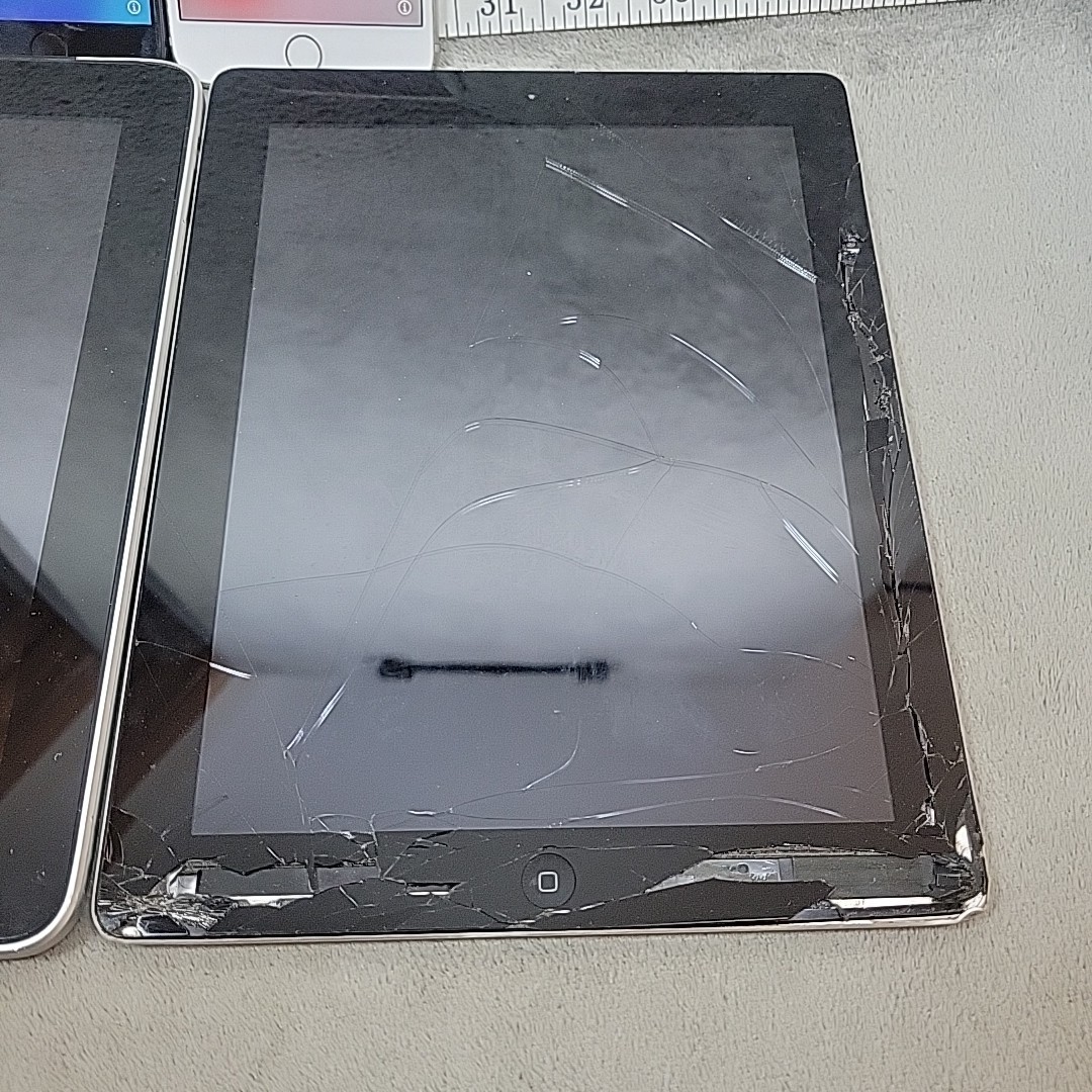Apple iPhone iPad Lot 4x Devices iPhone 7 Plus SE 2 FOR PARTS **READ DESC**
