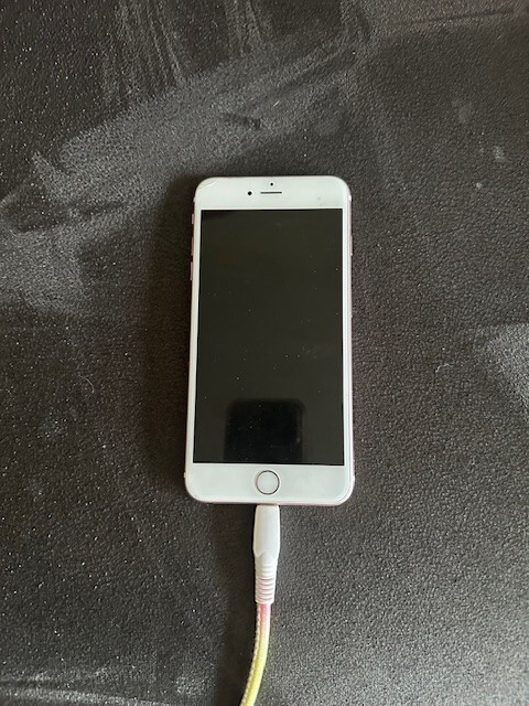 Apple iPhone 6s – 16GB – Rose Gold (Unlocked) A1688 (CDMA + GSM)
