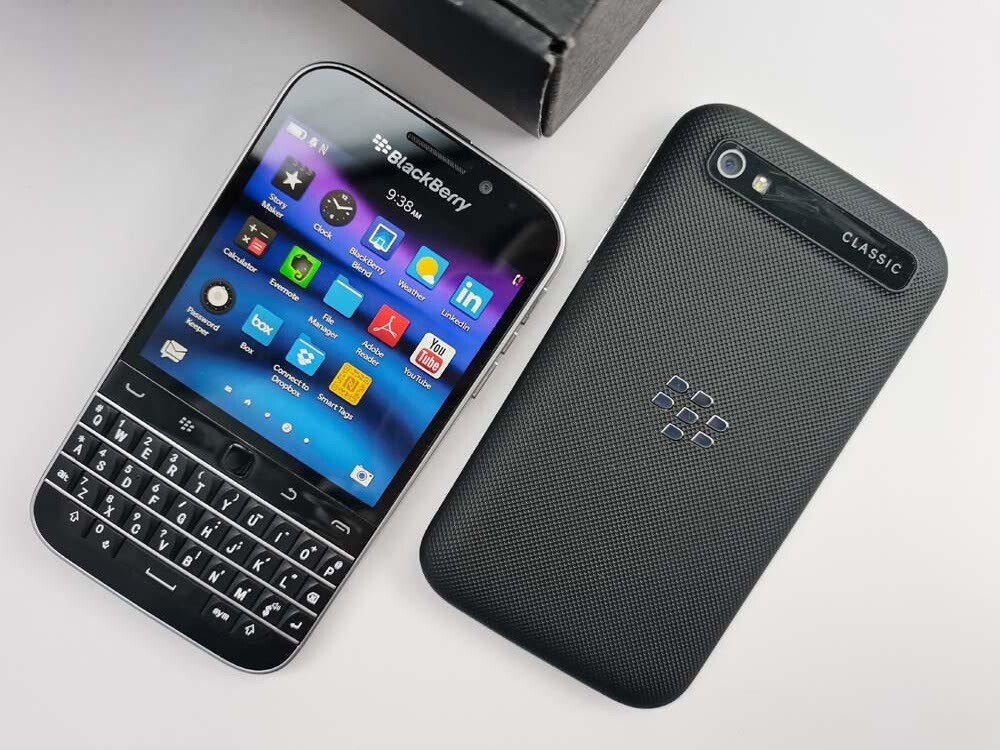BlackBerry Classic Q20 Unlocked 16GB Keyboard Smartphone