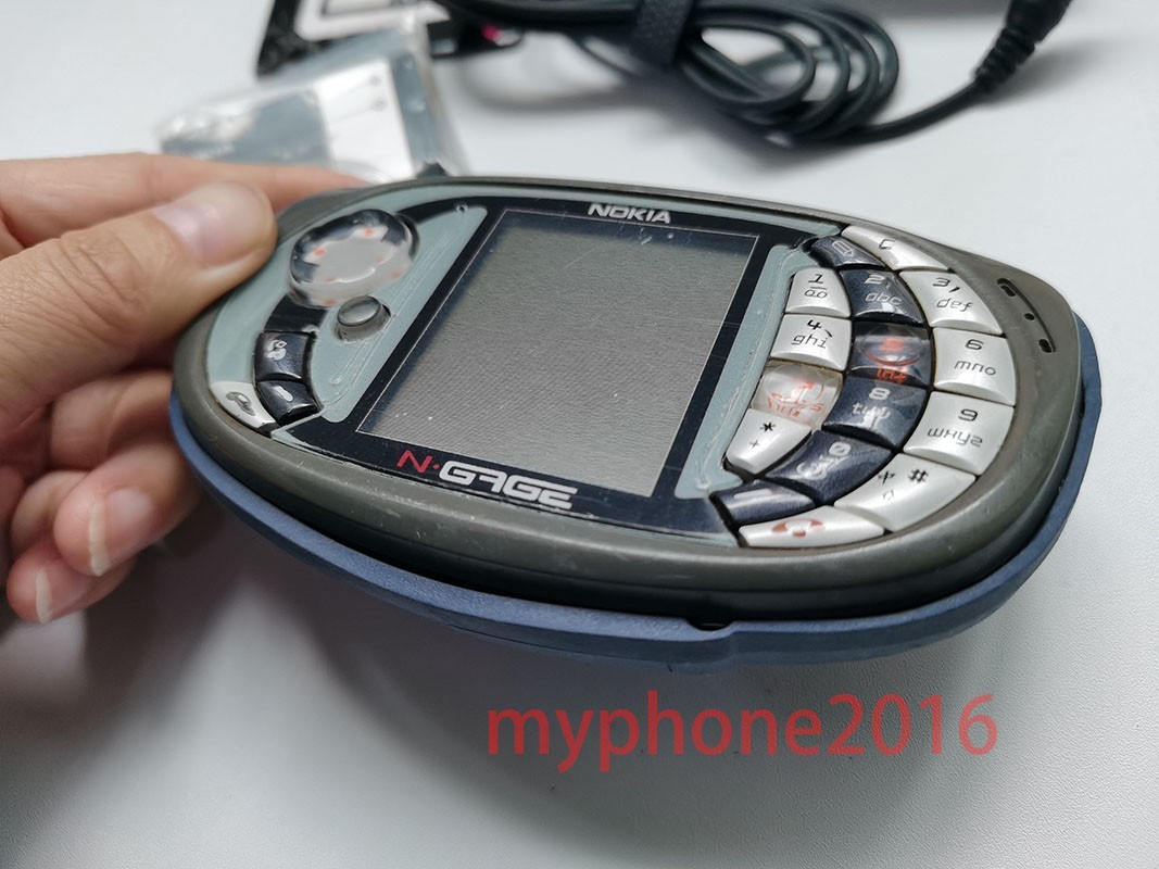 Nokia N-Gage QD – Unlocked – handheld game Smartphone Very Good !
