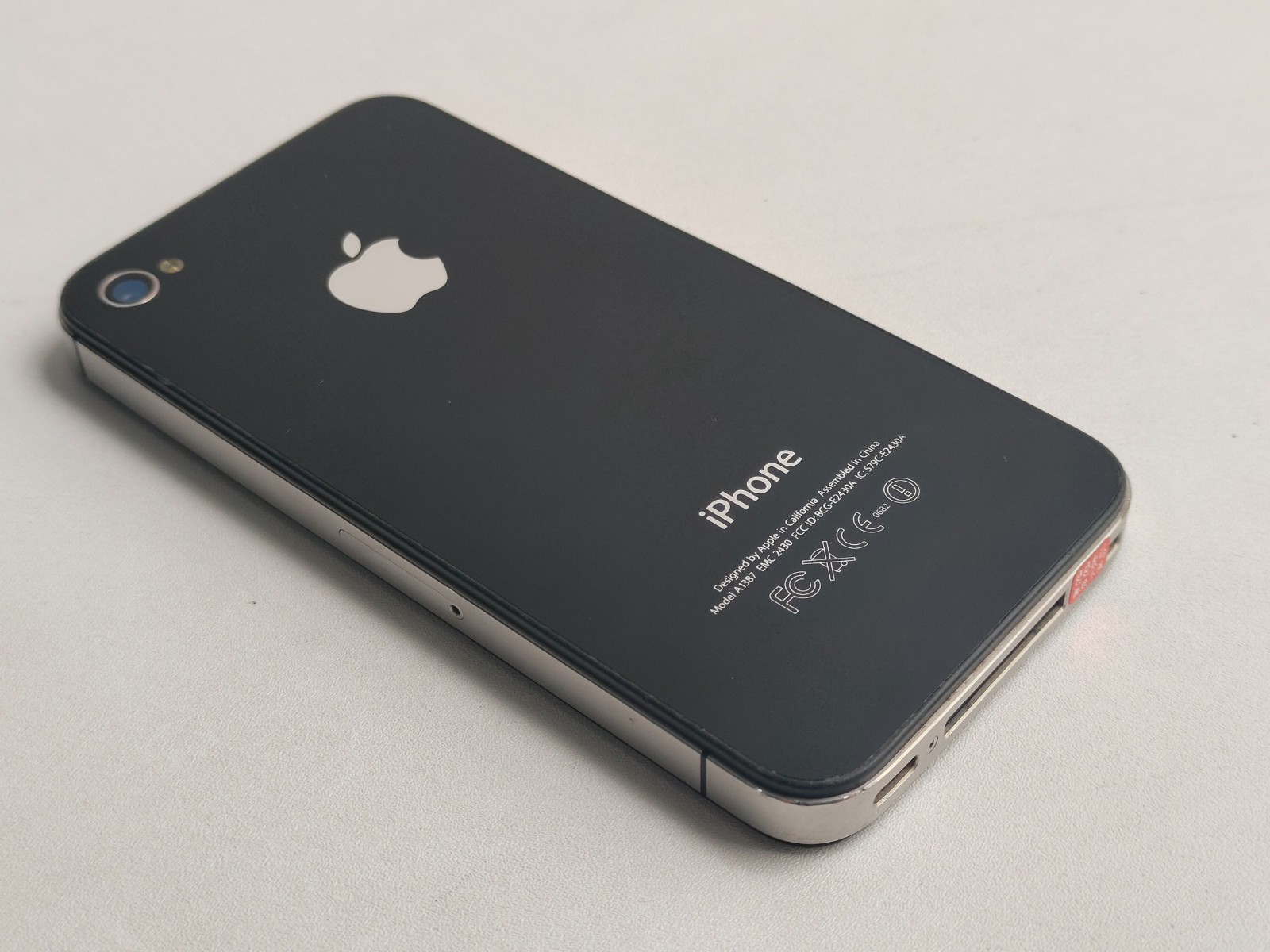 90%N ew&Original Apple iPhone 4/4s 8/16/32/64GB UNLOCKED Black/White ﻿Gift