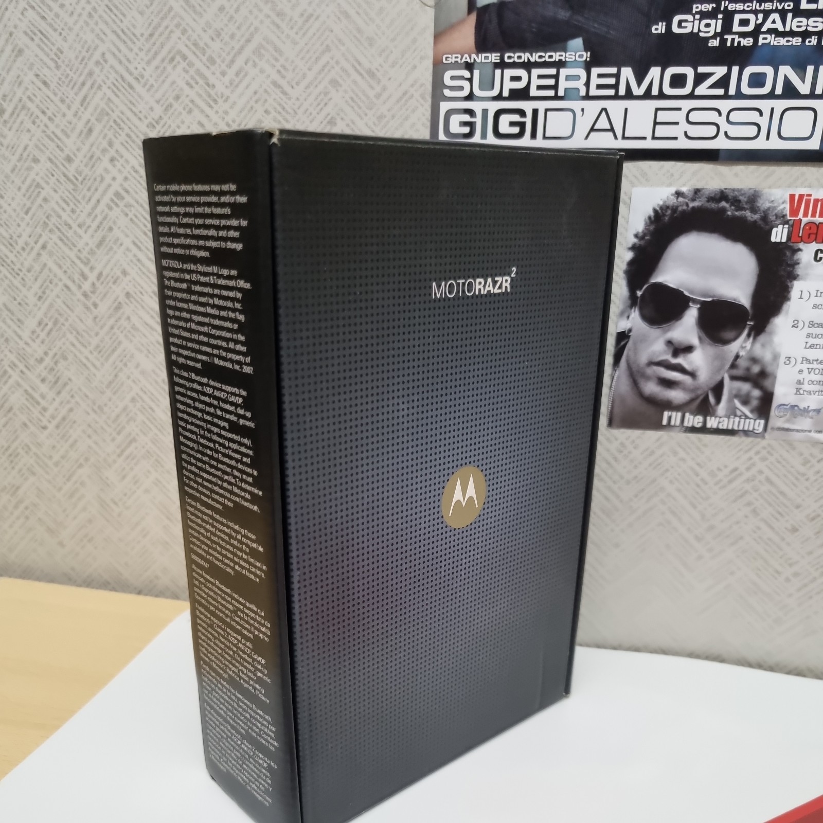 Motorola RAZR2 V8 unlocked brand new old stock