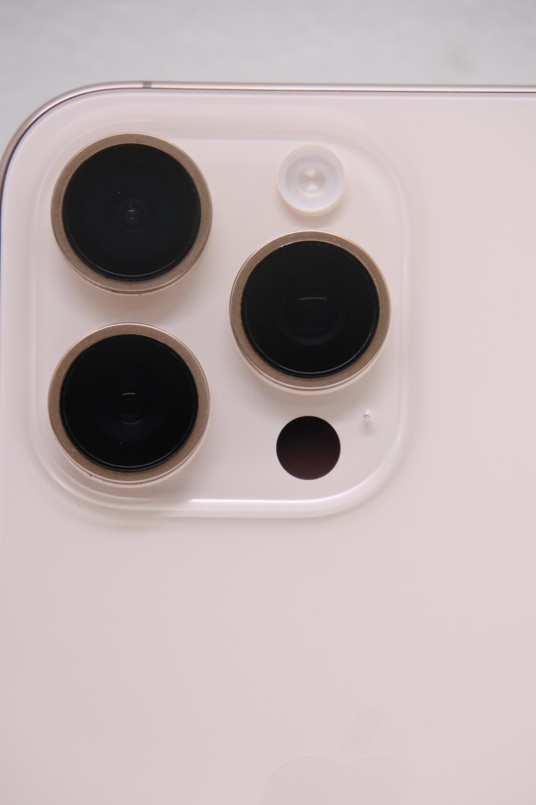 Apple iPhone 16 Pro 128GB, Desert Titanium Low Cycle Count Sim Locked #79