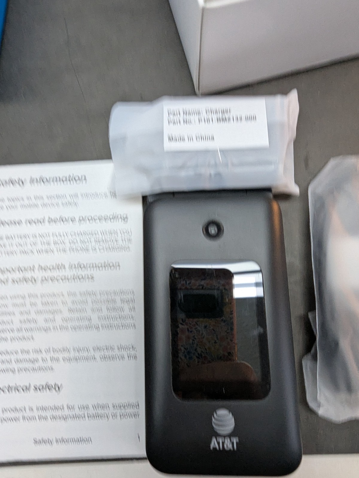 AT&T U102AA Cingular Flip IV Flip Phone 4Gb Black with Accessories Open Box