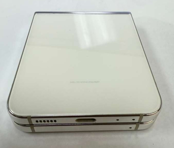 Samsung Galaxy Z Flip5 F731U1 512GB Cream Factory Unlocked Minor LCD Spot