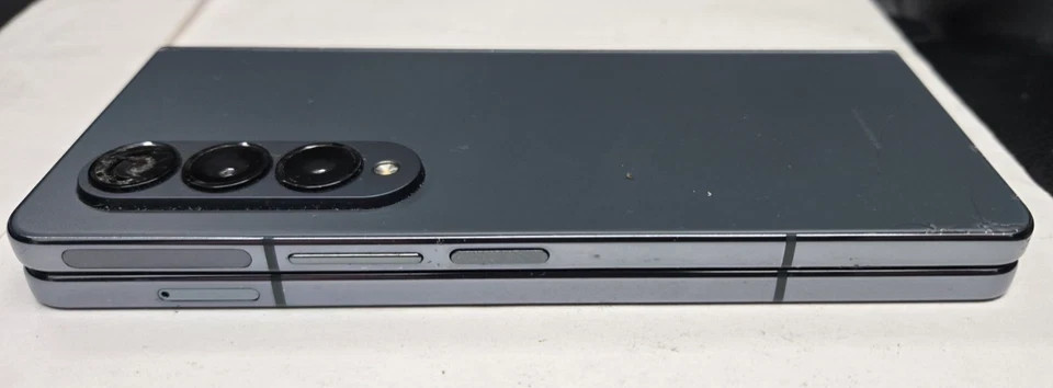 Samsung Galaxy Z Fold4 – SM-F936U 256GB Graygreen (Unlocked) CRACKED BACK *READ*
