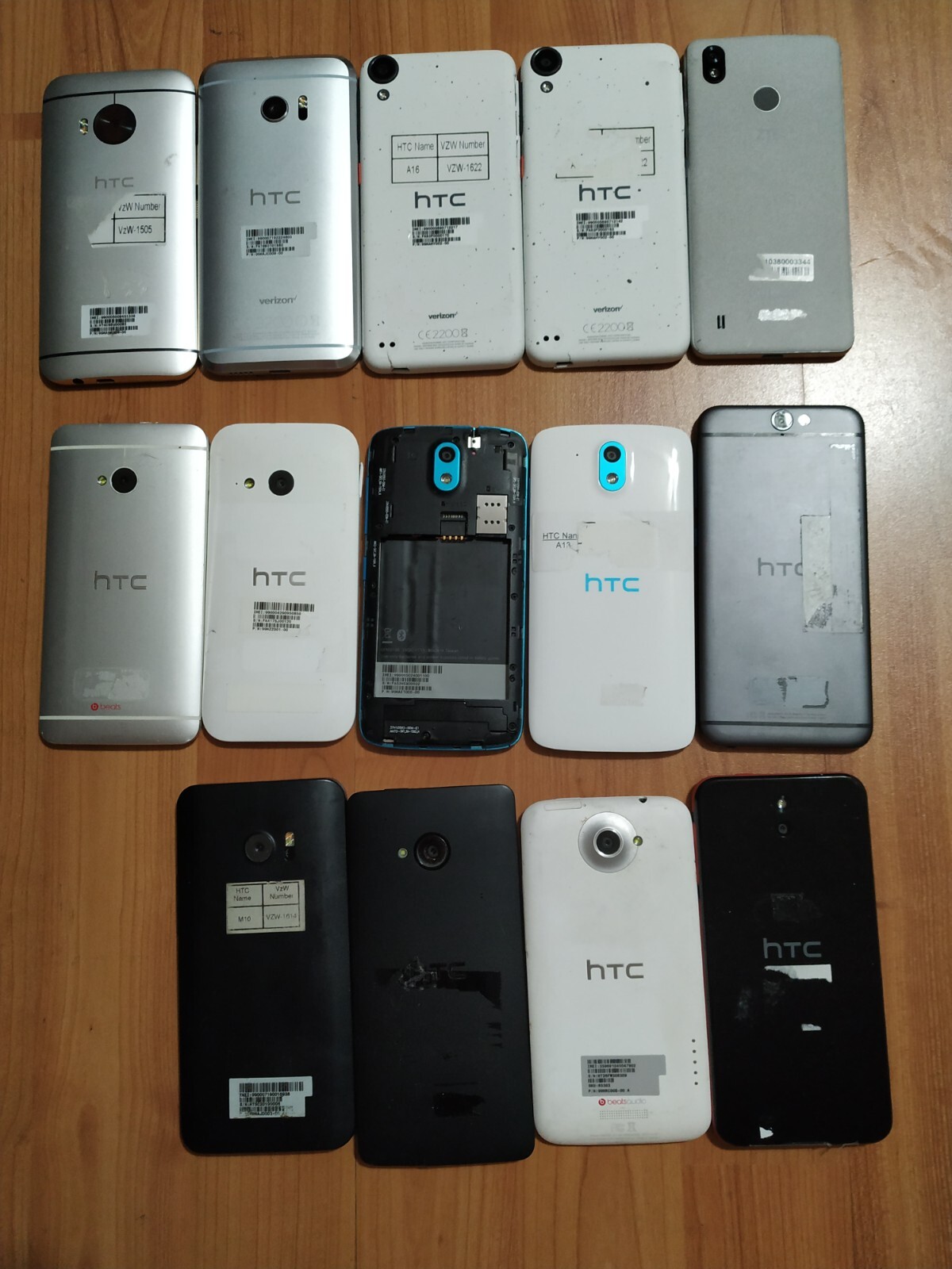 Lot of 14 Mixed Brand htc/and other For parts