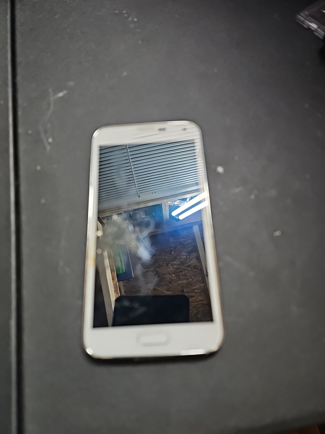 Samsung Galaxy S5 (SM-G900A) 16GB – White (AT&T) Smartphone – For Parts