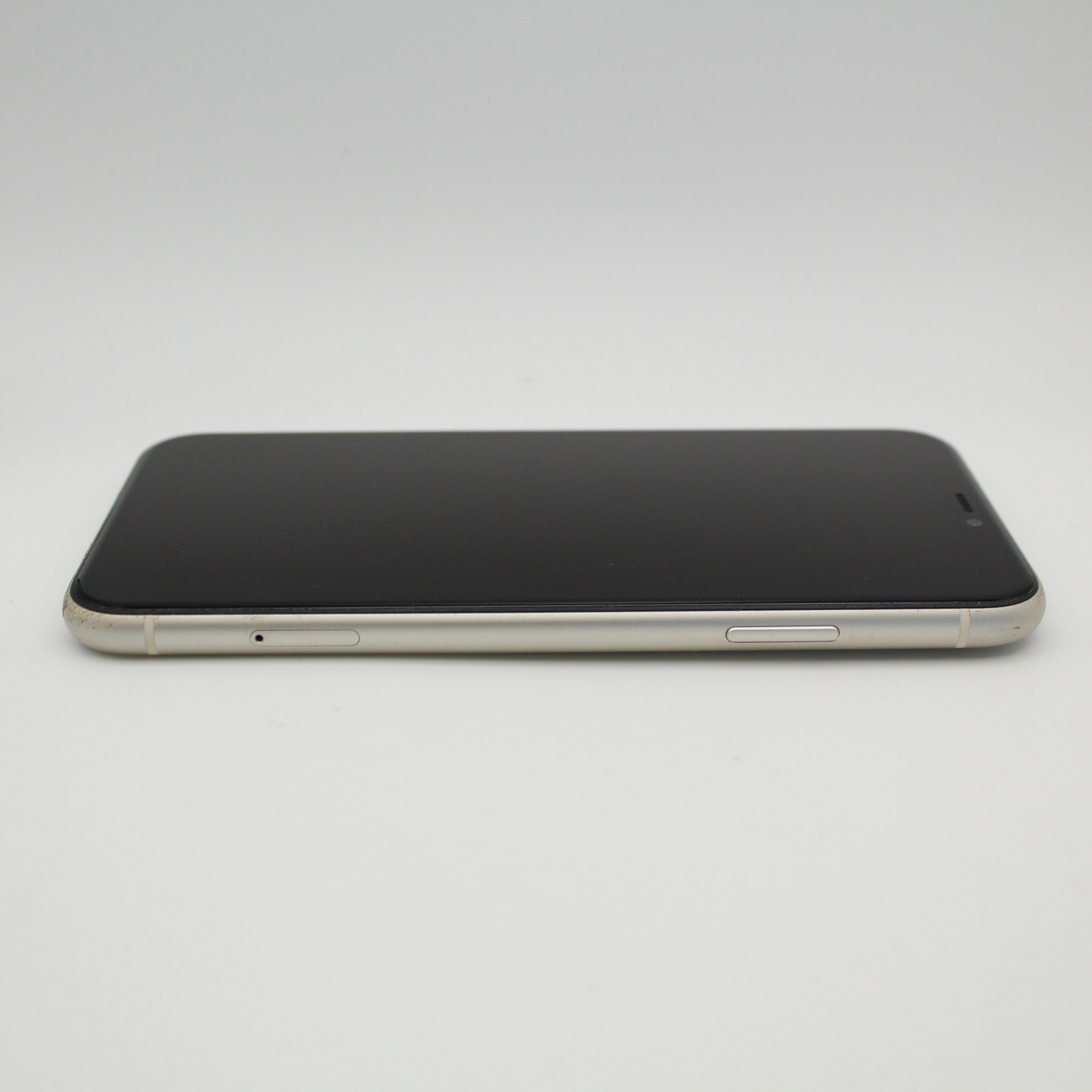 Apple iPhone 11 A2111 64GB Good Condition | White | UNLOCKED
