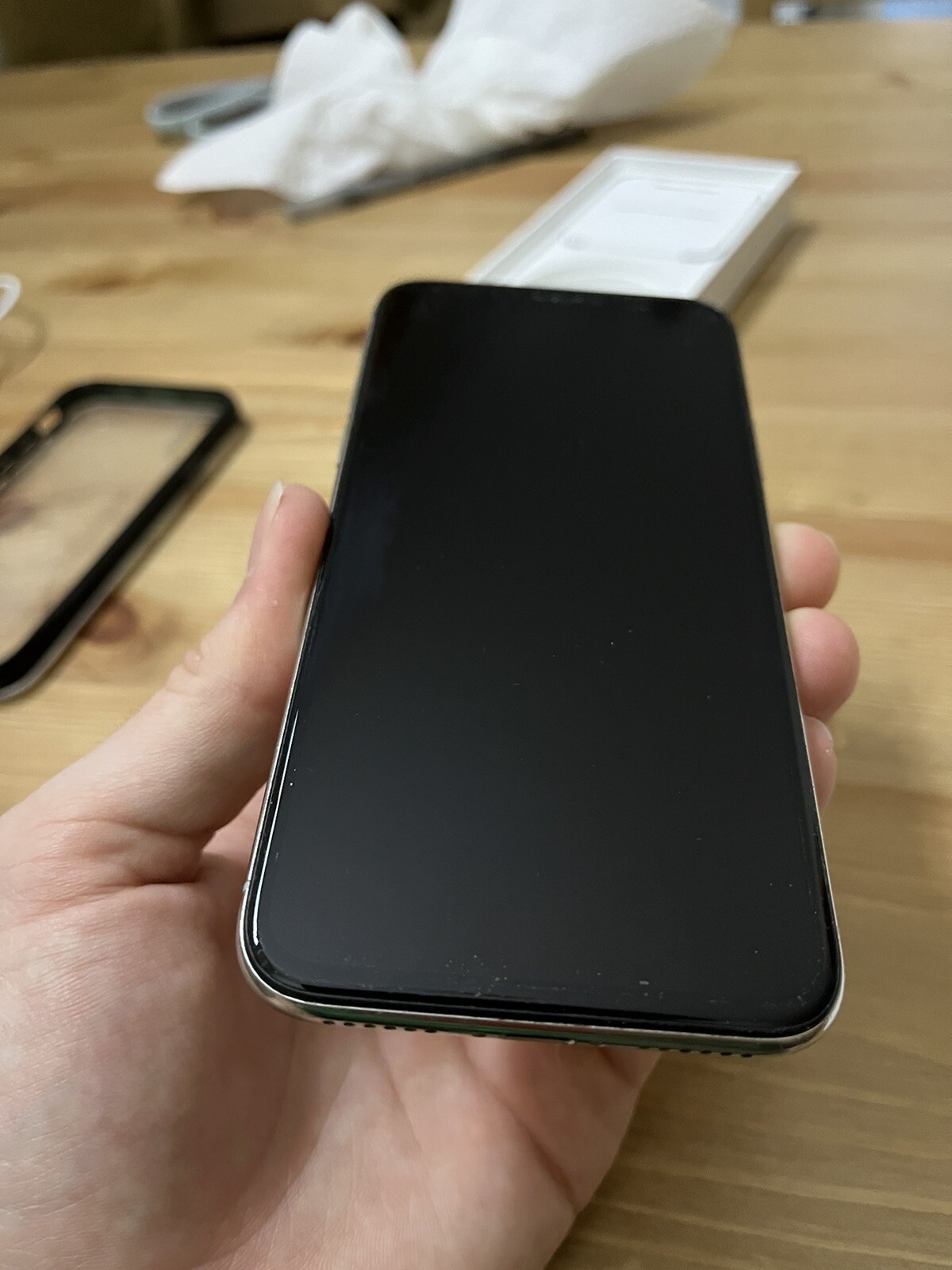 Apple iPhone X – 64GB – Silver (Unlocked) A1865 (CDMA + GSM)