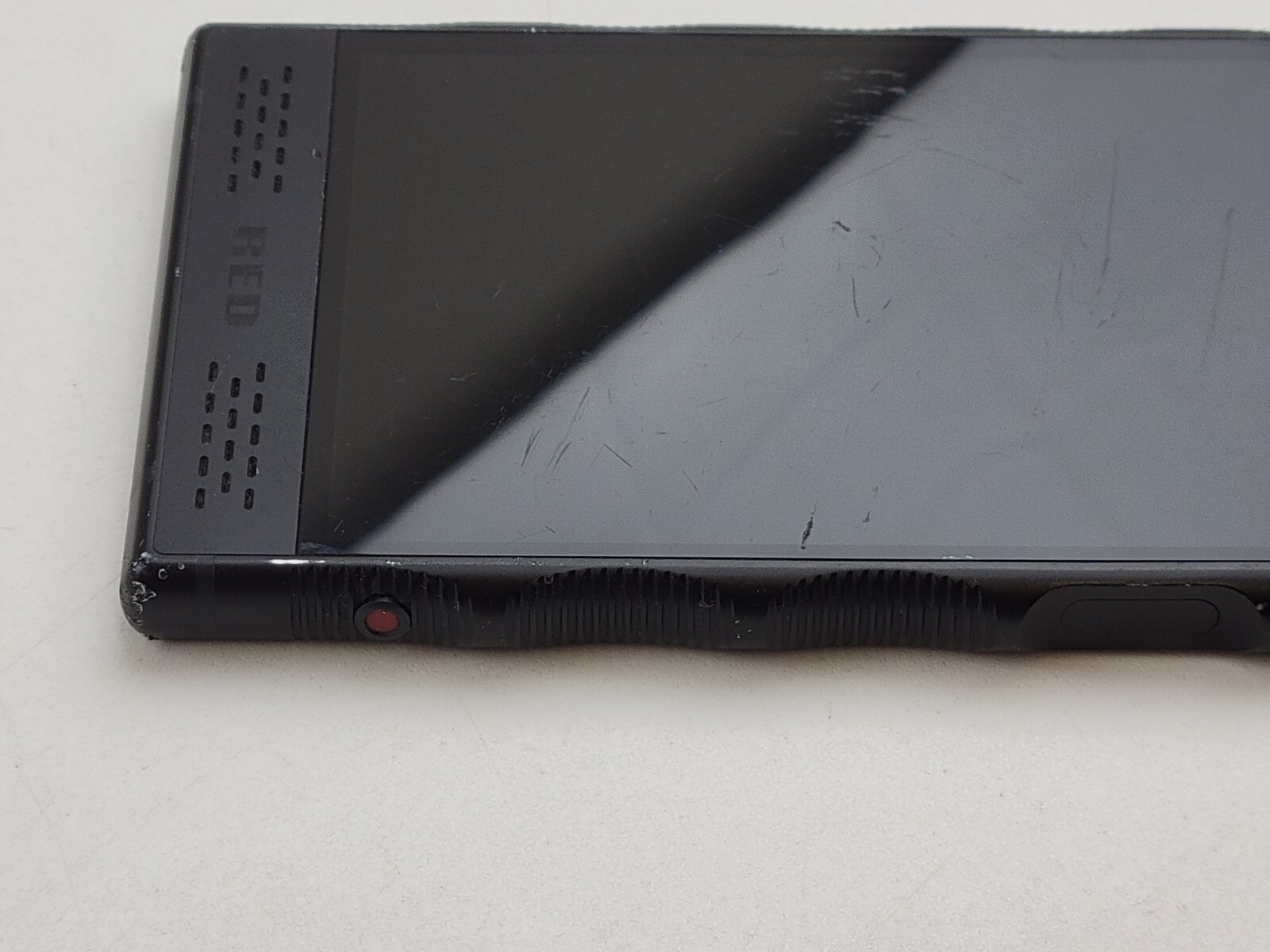 RED HYDROGEN One (H1A1000) 128GB (Verizon) – BLEMISHED – Clean IMEI – J8478