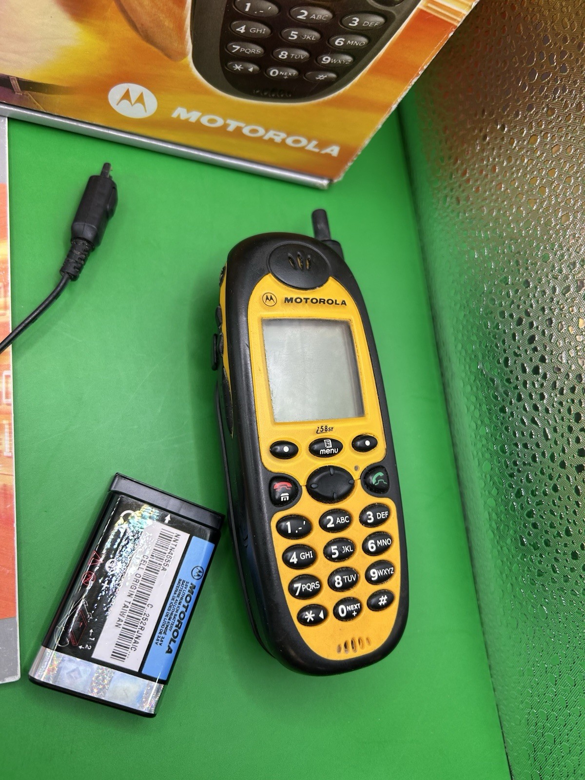Vintage MOTOROLA NEXTEL i58sr CELLULAR PHONES YELLOW & BLACK Untested