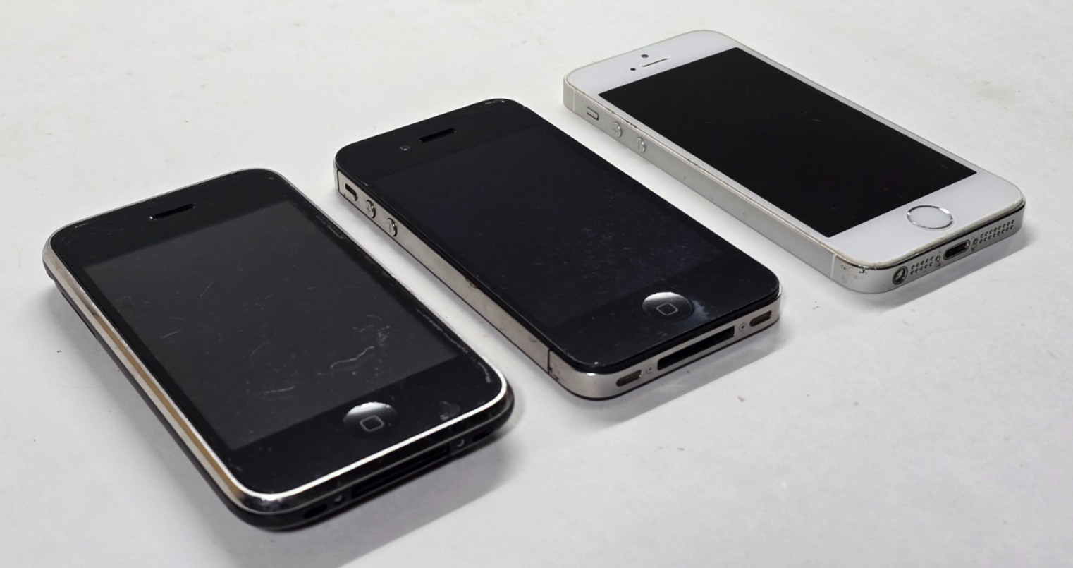 Lot of 3 Apple iPhone 3G A1241 16GB / A1349 16GB / A1533 (For Parts or Repair)