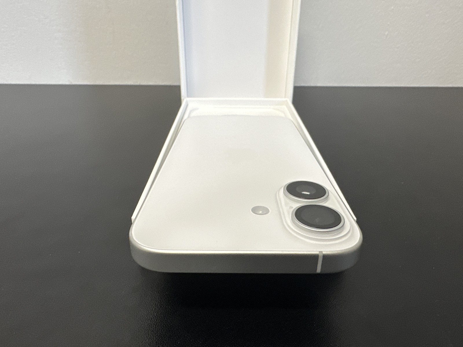New Open Box Apple iPhone 17 256GB White Unlocked (100% Battery, Cycle 21)
