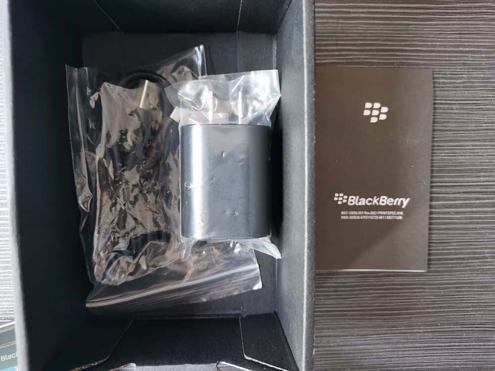 Blackberry Q10 Smartphone Dual Core 8MP GPS WiFi Bluetooth 4G (Verizon Wireless)