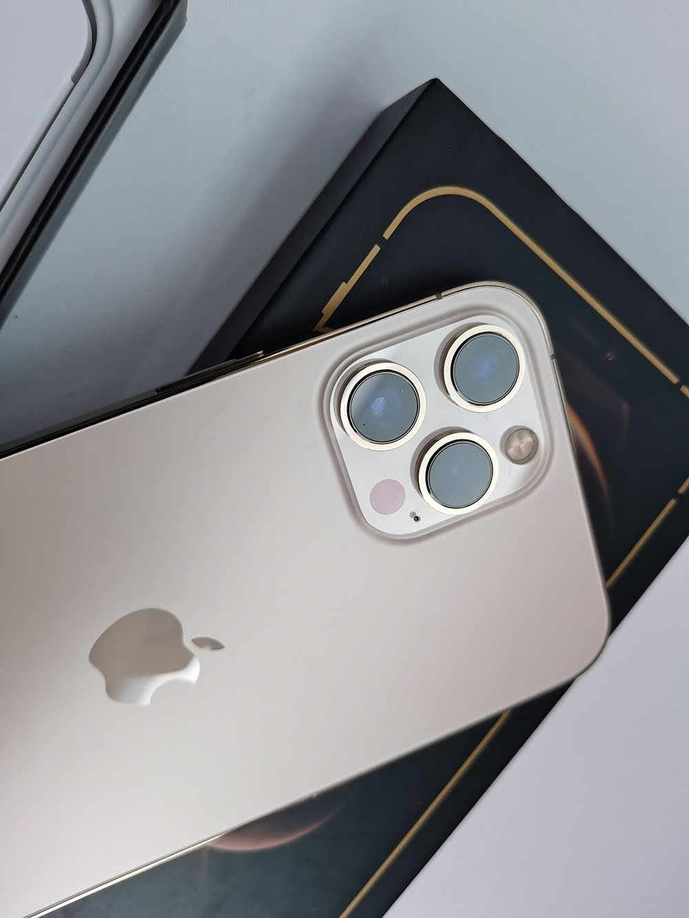 Boxed – iPhone 12 Pro Max 128GB/256GB/512GB (Unlocked) with FACE ID – GOLD