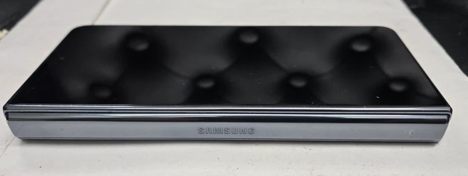 Samsung Galaxy Z Fold4 – SM-F936U 256GB Graygreen (Unlocked) CRACKED BACK *READ*