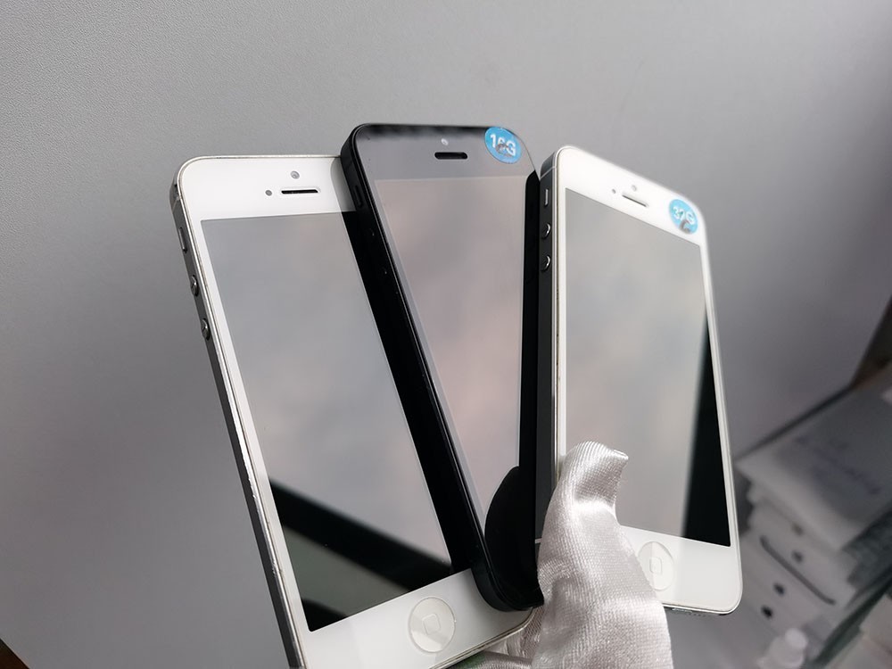Apple iPhone 5 – Unlocked 16GB / 32GB – iOS 10 – Gold/Black/Silver – 90% N ew