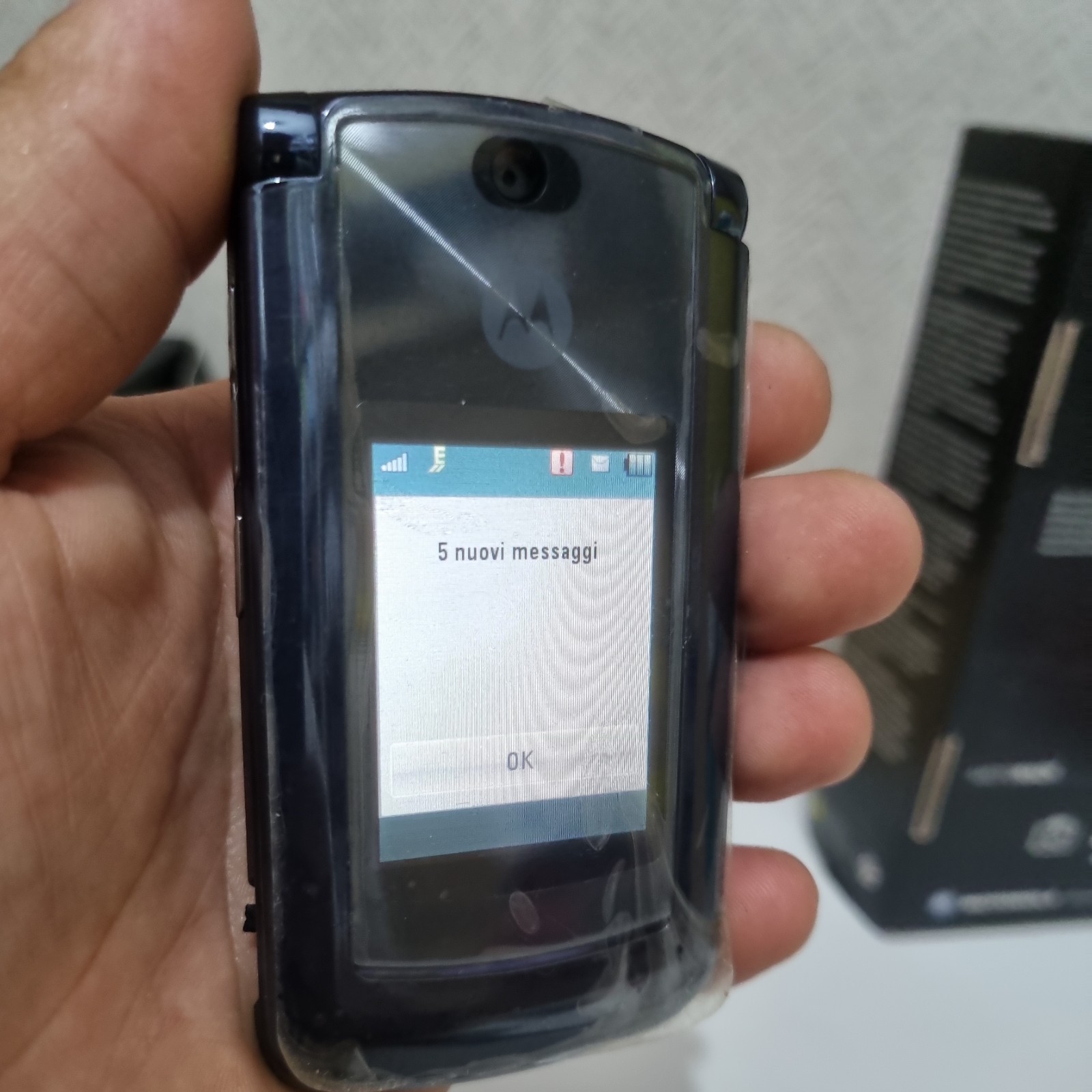 Motorola RAZR2 V8 unlocked brand new old stock