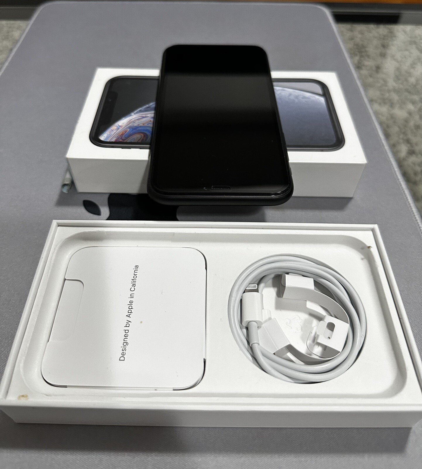 Apple iPhone XR – 64GB – White (Simple Mobile) A1984 (CDMA + GSM)
