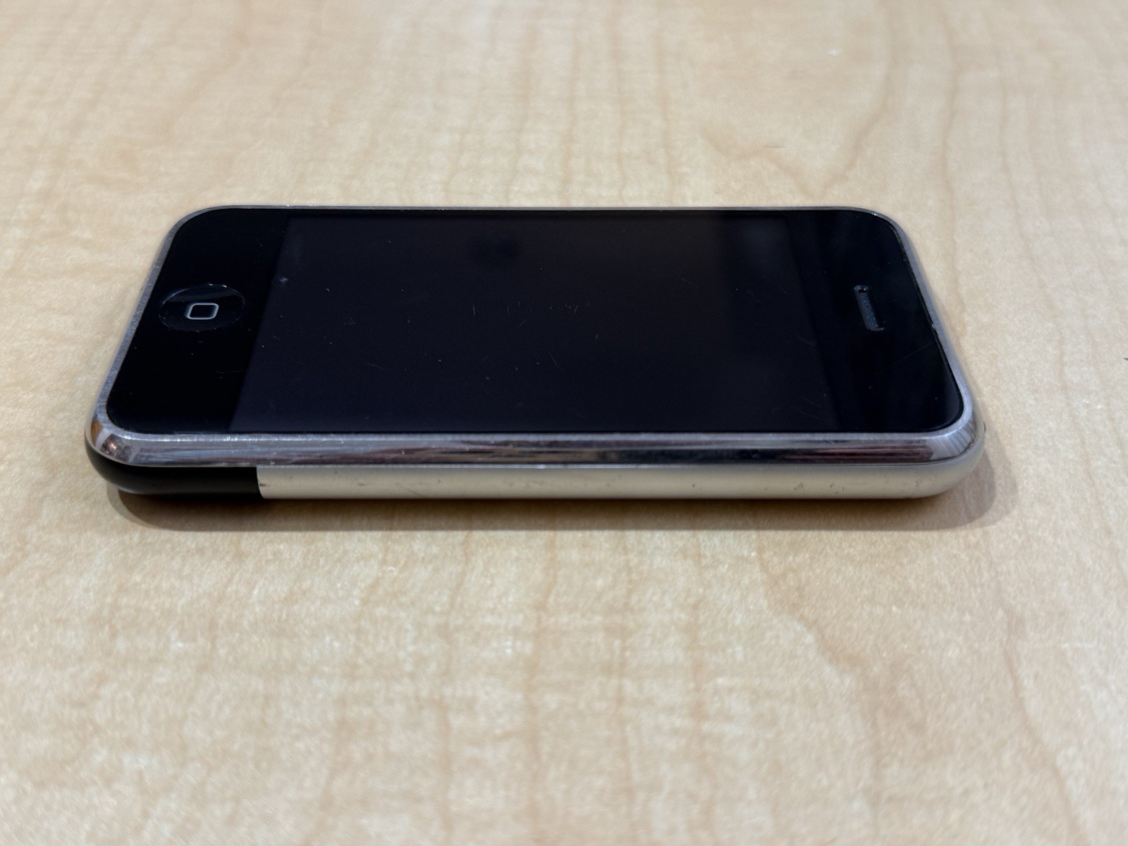 Apple iPhone 1st Generation – 8GB – Black – A1203 (GSM) – No Power (005)