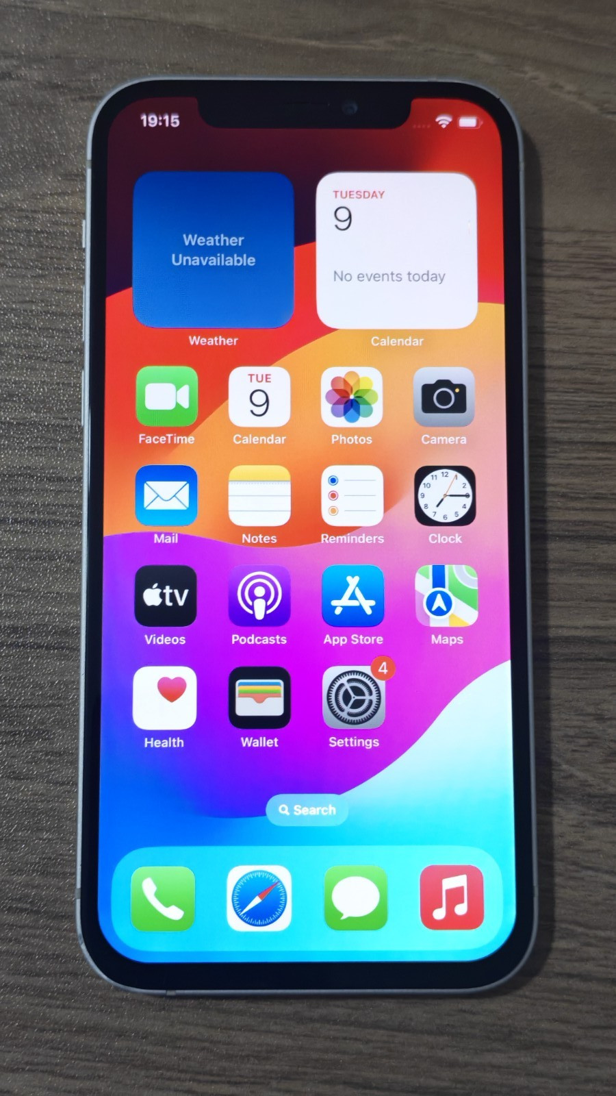 Apple iPhone 12 Unlocked 64/128/256GB Unlocked Random Color With Accessories