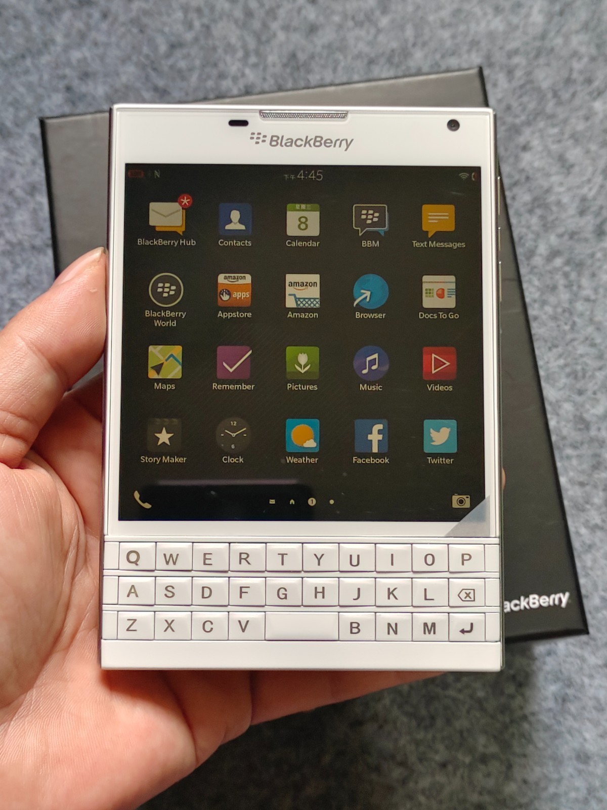 BlackBerry Passport Q30 32GB Facroty UNLOCKED Keyboard Smartphone