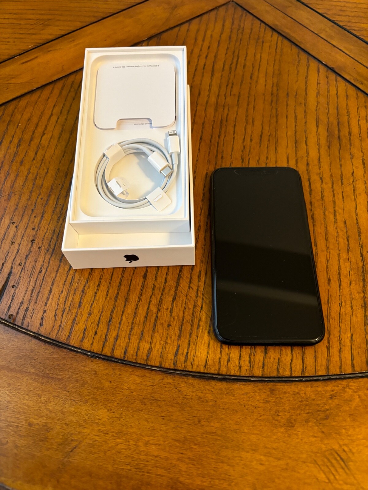 Apple iPhone XR Black – 128GB – (Locked) Carrier AT&T A1984 (CDMA + GSM)