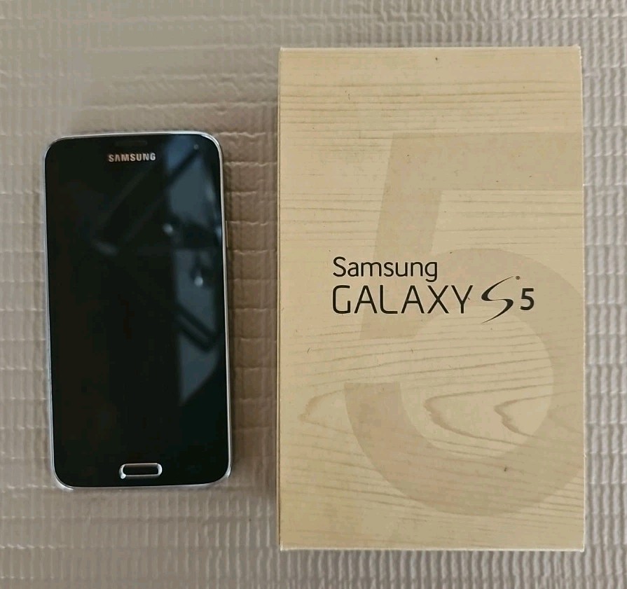 Samsung Galaxy S5 SM-G900V (Verizon) Black 16GB with Box See Pictures