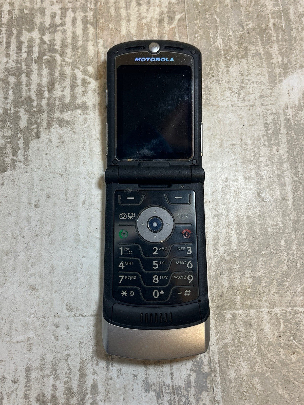 Motorola RAZR V3m Cellular Flip Phone (Verizon) – Silver – UNTESTED As Is
