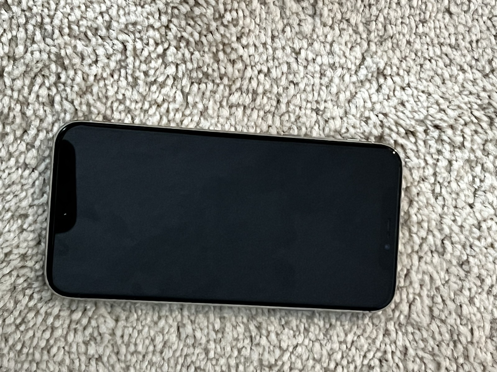 Apple iPhone X – 64GB – Silver (Verizon) A1865 (CDMA + GSM)