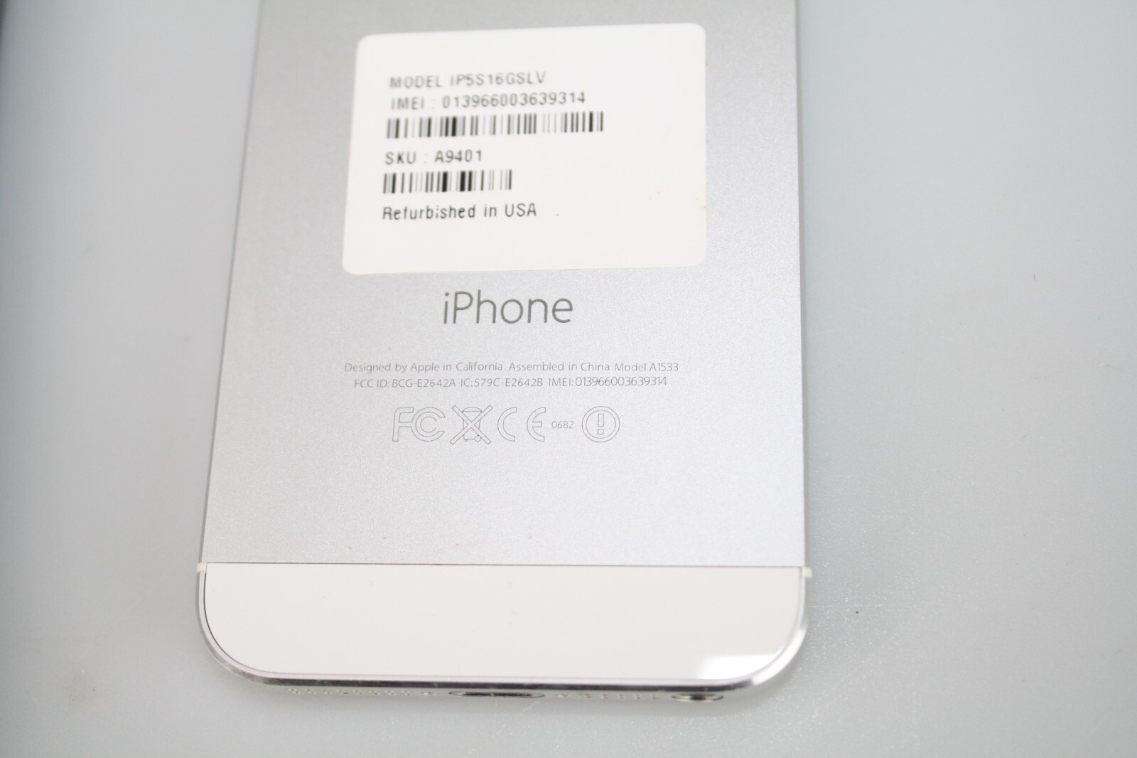 Lot of (4) iPhones A1633, A1522, A1533 – *FOR PARTS OR REPAIR*