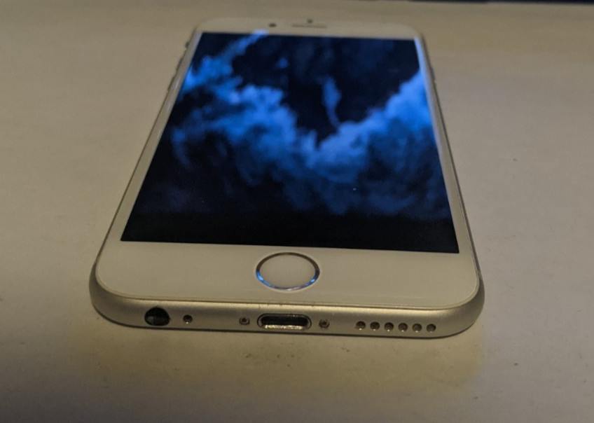 Apple iPhone 6S 128GB(A1633) Silver (AT&T Unlocked) Fully Functional